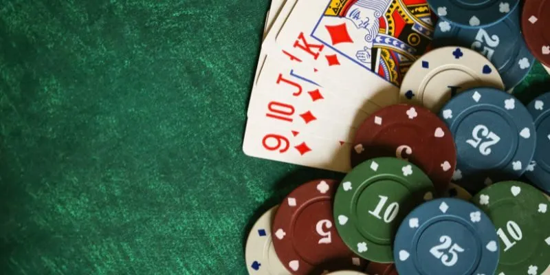 Luật chơi Poker về thẻ và tổ hợp bài